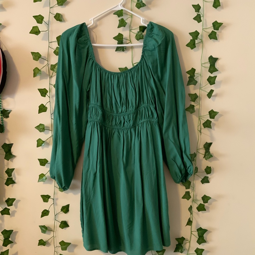 Square neckline green long sleeve dress